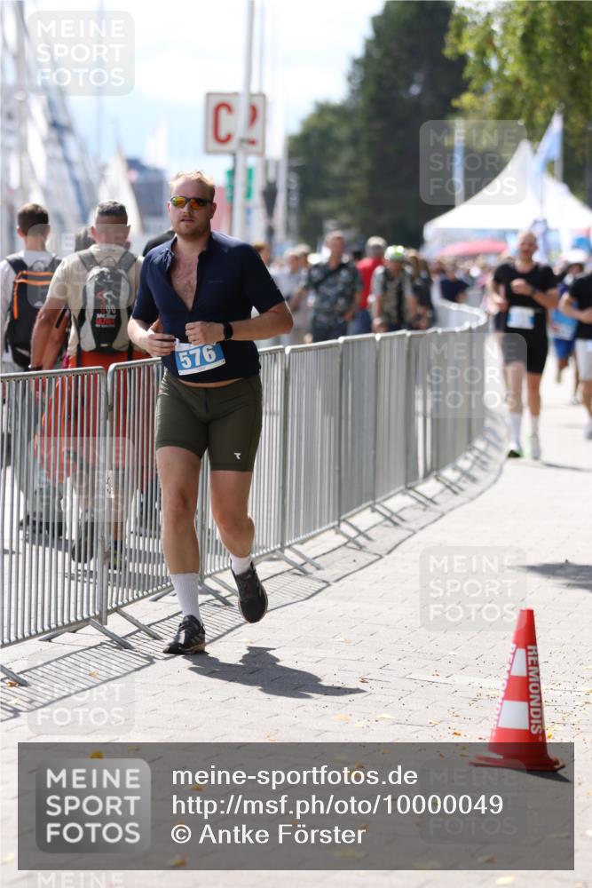 16.08.2026 - KN Förde Triathlon 2026 Antke Förster http://msf.ph/oto/10000049 16.08.2026 14:00:16 Laufen  meine-sportfotos.de