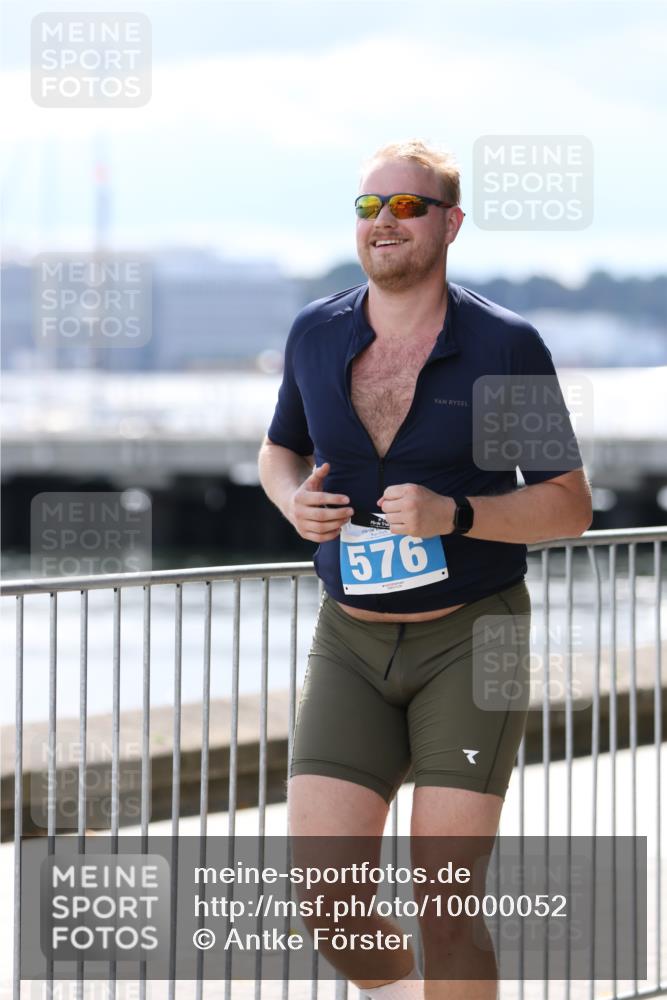 16.08.2026 - KN Förde Triathlon 2026 Antke Förster http://msf.ph/oto/10000052 16.08.2026 14:00:21 Laufen  meine-sportfotos.de