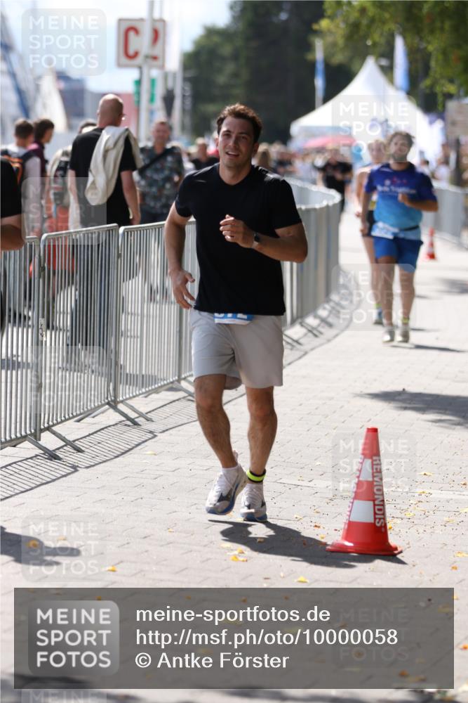 16.08.2026 - KN Förde Triathlon 2026 Antke Förster http://msf.ph/oto/10000058 16.08.2026 14:00:25 Laufen  meine-sportfotos.de
