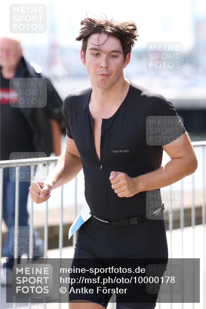 16.08.2026 - KN Förde Triathlon 2026 Antke Förster http://msf.ph/oto/10000178 16.08.2026 14:03:13 Laufen  meine-sportfotos.de