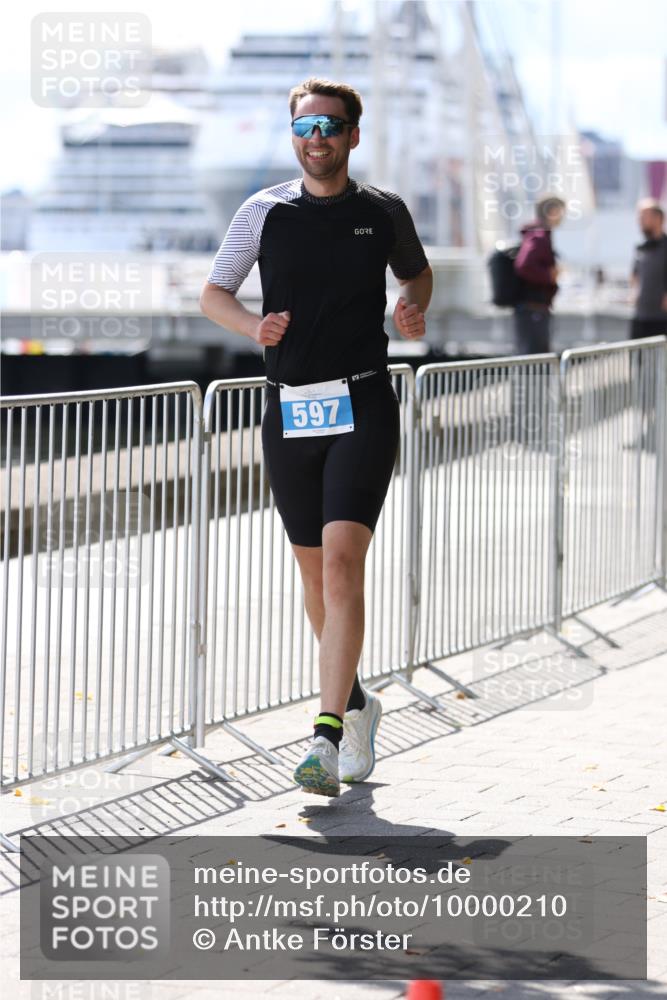 16.08.2026 - KN Förde Triathlon 2026 Antke Förster http://msf.ph/oto/10000210 16.08.2026 14:04:14 Laufen  meine-sportfotos.de