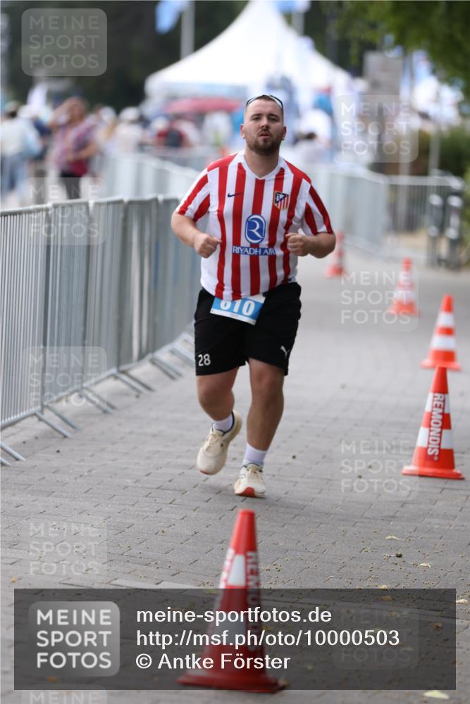 16.08.2026 - KN Förde Triathlon 2026 Antke Förster http://msf.ph/oto/10000503 16.08.2026 14:27:19 Laufen  meine-sportfotos.de