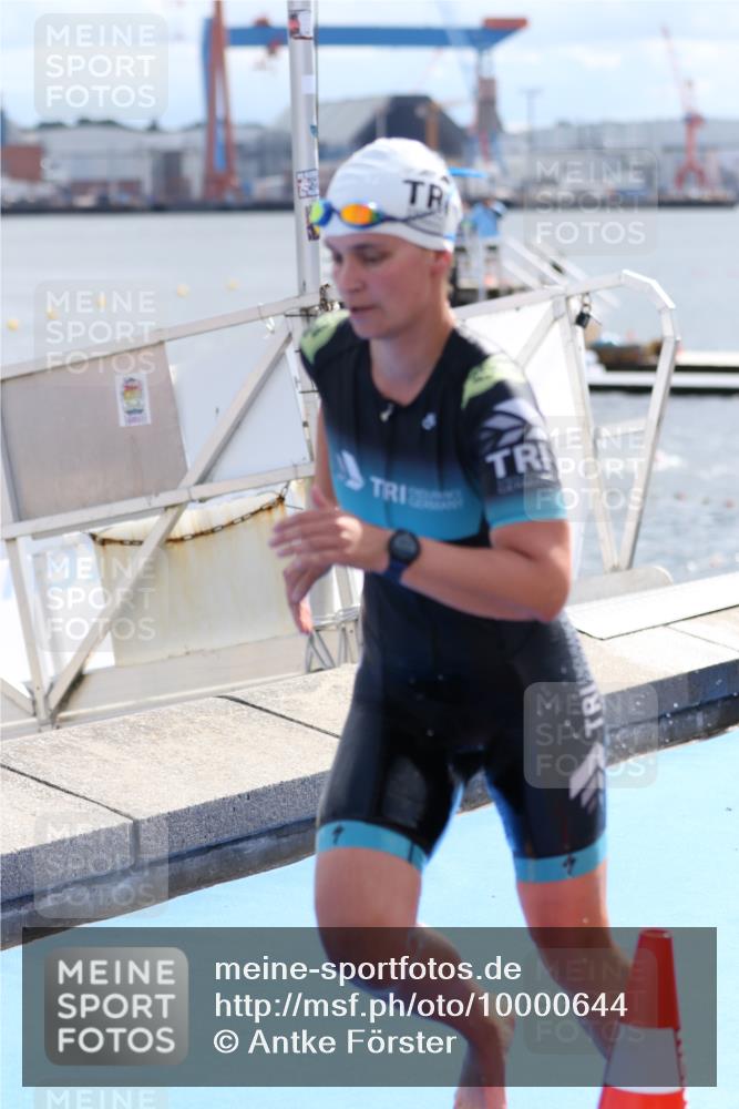 16.08.2026 - KN Förde Triathlon 2026 Antke Förster http://msf.ph/oto/10000644 16.08.2026 14:55:03 Schwimmen 19, 22, 24, 28, 31, 34, 35, 21, 25, 26, 27, 30, 36, 37 meine-sportfotos.de