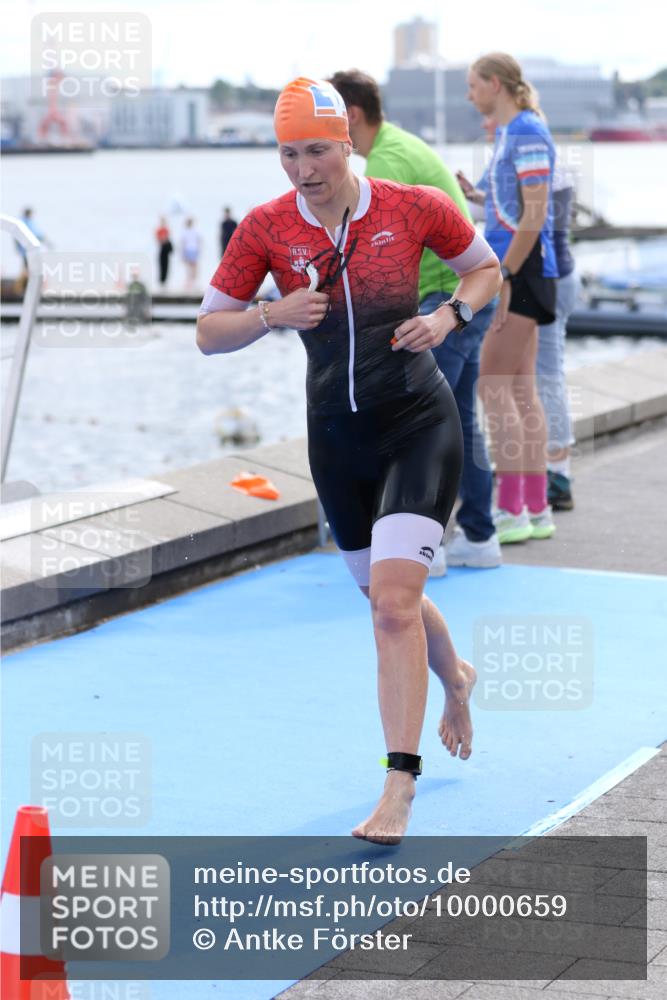 16.08.2026 - KN Förde Triathlon 2026 Antke Förster http://msf.ph/oto/10000659 16.08.2026 14:55:18 Schwimmen 19, 26, 27, 28, 34, 35, 36, 21, 23, 25, 29, 30, 36, 37 meine-sportfotos.de