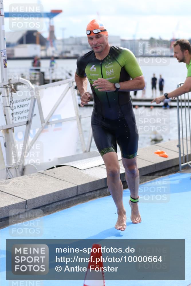 16.08.2026 - KN Förde Triathlon 2026 Antke Förster http://msf.ph/oto/10000664 16.08.2026 14:55:20 Schwimmen 19, 26, 27, 28, 30, 34, 35, 36, 21, 23, 25, 29, 30, 37 meine-sportfotos.de