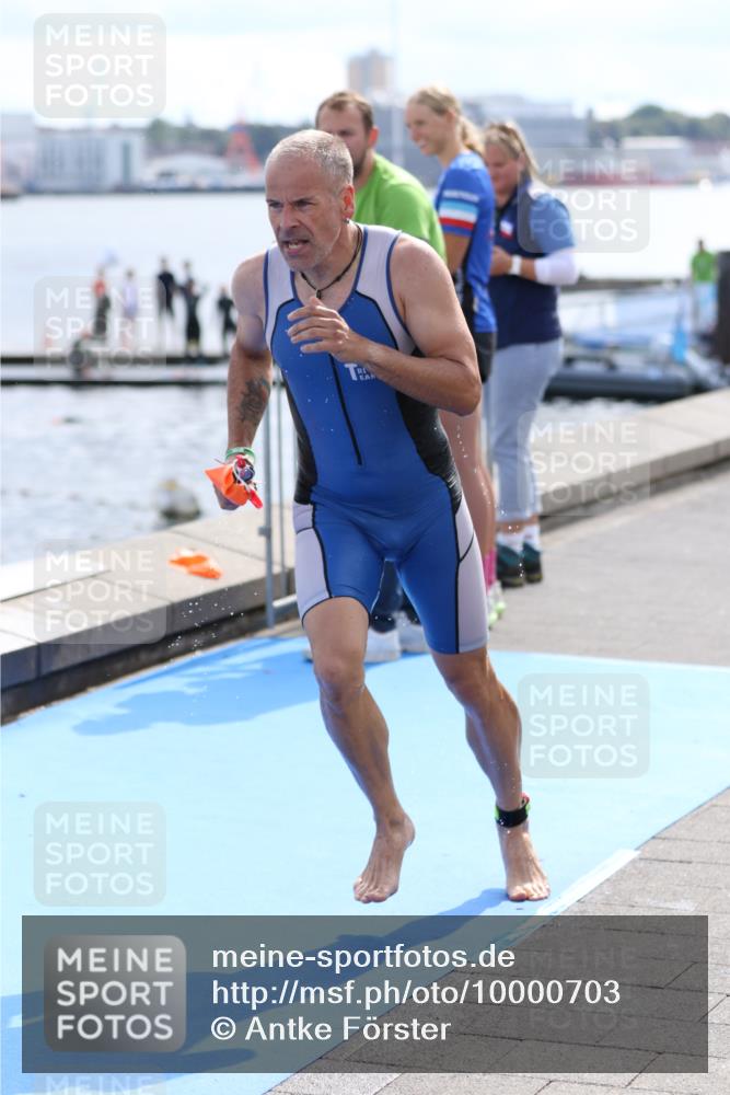 16.08.2026 - KN Förde Triathlon 2026 Antke Förster http://msf.ph/oto/10000703 16.08.2026 14:56:10 Schwimmen 17, 18, 32, 32 meine-sportfotos.de