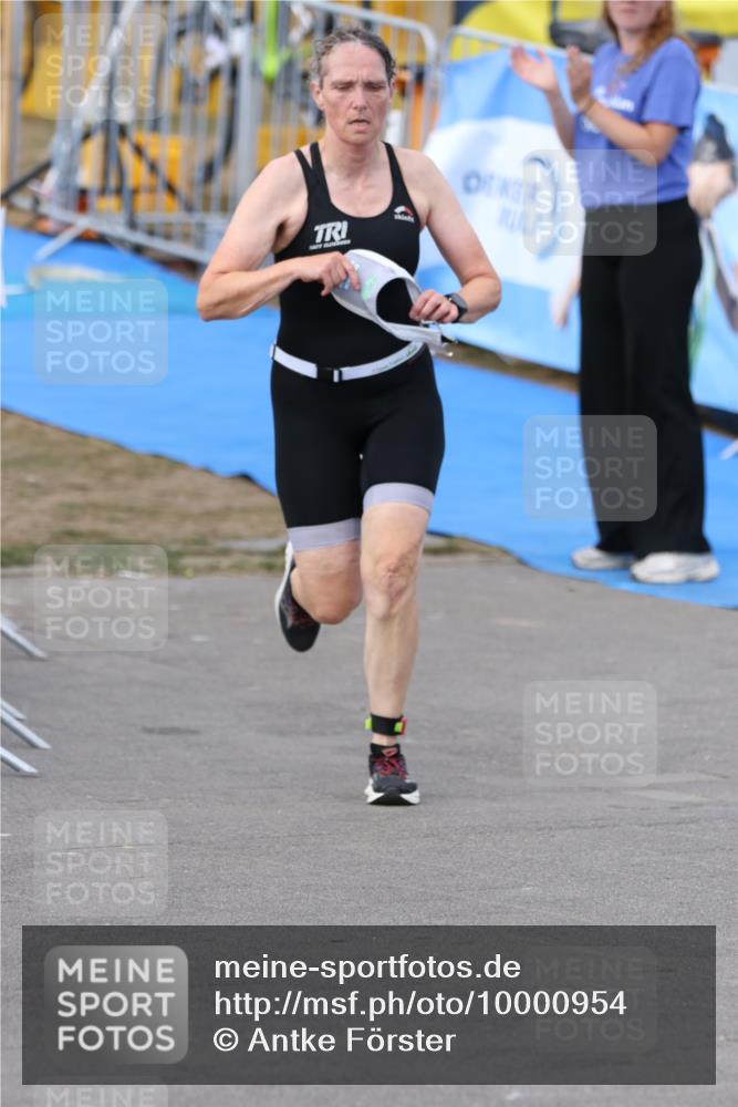 16.08.2026 - KN Förde Triathlon 2026 Antke Förster http://msf.ph/oto/10000954 16.08.2026 15:30:35 Laufen  meine-sportfotos.de