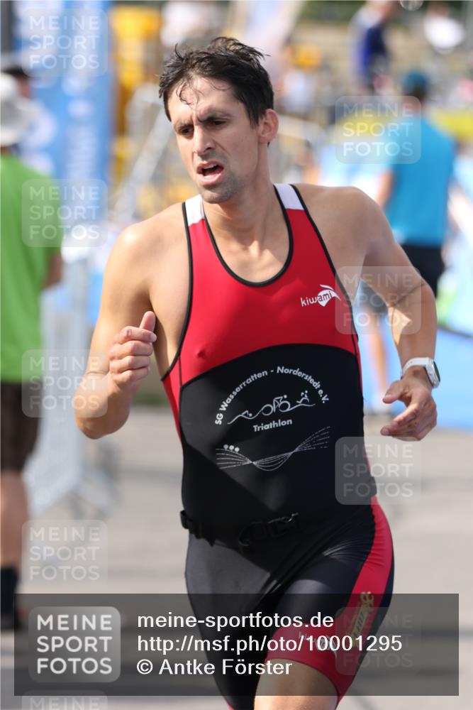 16.08.2026 - KN Förde Triathlon 2026 Antke Förster http://msf.ph/oto/10001295 16.08.2026 15:59:55 Laufen  meine-sportfotos.de