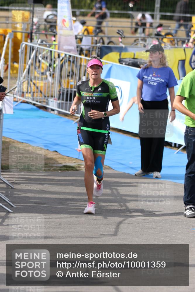 16.08.2026 - KN Förde Triathlon 2026 Antke Förster http://msf.ph/oto/10001359 16.08.2026 16:05:54 Laufen  meine-sportfotos.de
