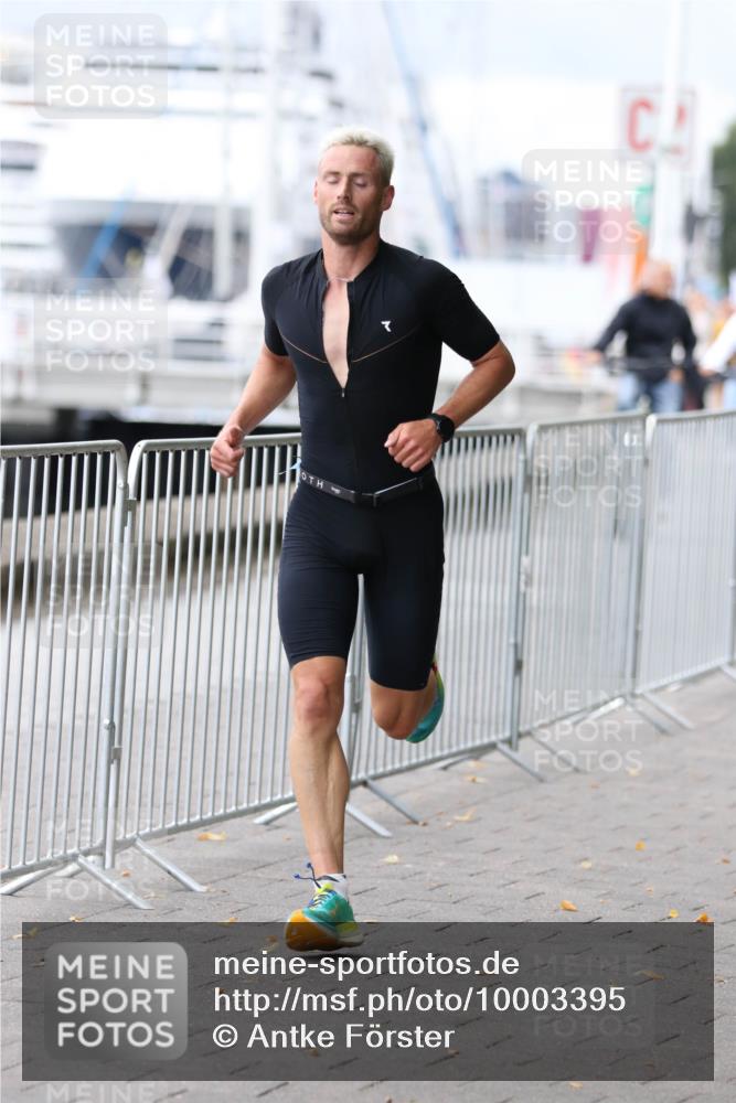 16.08.2026 - KN Förde Triathlon 2026 Antke Förster http://msf.ph/oto/10003395 16.08.2026 11:36:33 Laufen  meine-sportfotos.de