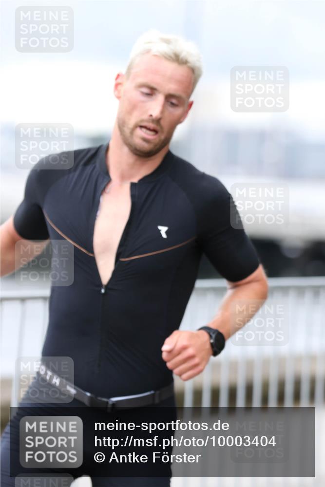 16.08.2026 - KN Förde Triathlon 2026 Antke Förster http://msf.ph/oto/10003404 16.08.2026 11:36:36 Laufen  meine-sportfotos.de
