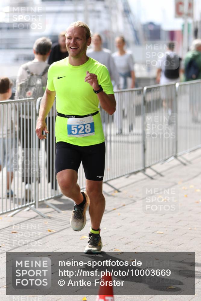 16.08.2026 - KN Förde Triathlon 2026 Antke Förster http://msf.ph/oto/10003669 16.08.2026 13:27:17 Laufen 528 meine-sportfotos.de