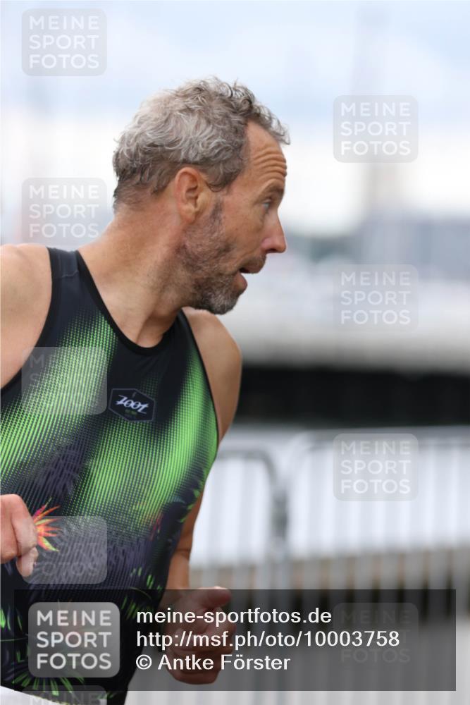 16.08.2026 - KN Förde Triathlon 2026 Antke Förster http://msf.ph/oto/10003758 16.08.2026 11:44:00 Laufen 7001 meine-sportfotos.de