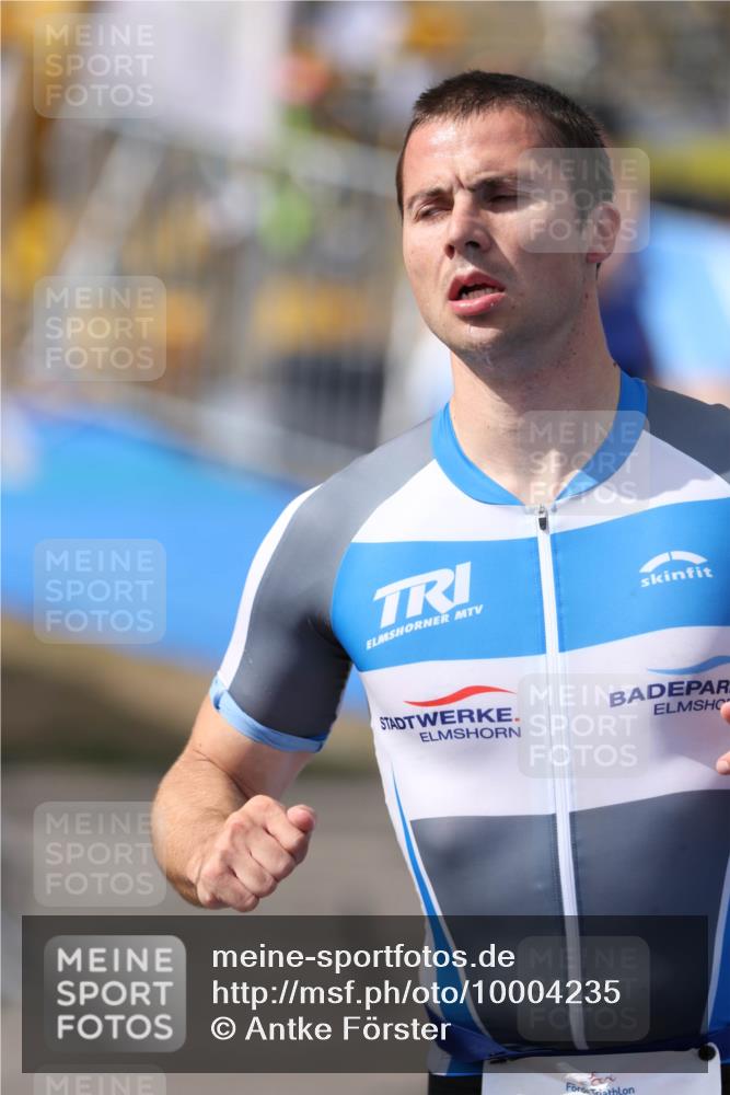 16.08.2026 - KN Förde Triathlon 2026 Antke Förster http://msf.ph/oto/10004235 16.08.2026 15:24:01 Laufen  meine-sportfotos.de