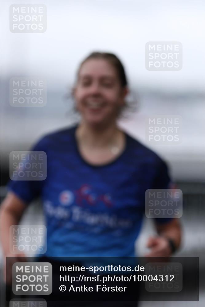 16.08.2026 - KN Förde Triathlon 2026 Antke Förster http://msf.ph/oto/10004312 16.08.2026 10:09:54 Laufen  meine-sportfotos.de