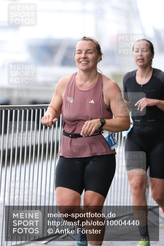 16.08.2026 - KN Förde Triathlon 2026 Antke Förster http://msf.ph/oto/10004440 16.08.2026 10:10:35 Laufen 2005 meine-sportfotos.de