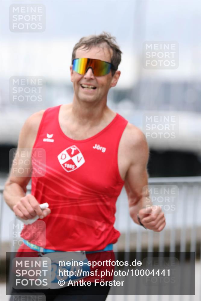 16.08.2026 - KN Förde Triathlon 2026 Antke Förster http://msf.ph/oto/10004441 16.08.2026 11:50:16 Laufen 354, 1885 meine-sportfotos.de