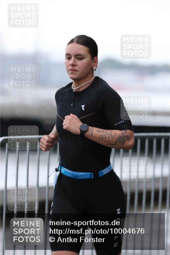 16.08.2026 - KN Förde Triathlon 2026 Antke Förster http://msf.ph/oto/10004676 16.08.2026 10:11:59 Laufen  meine-sportfotos.de