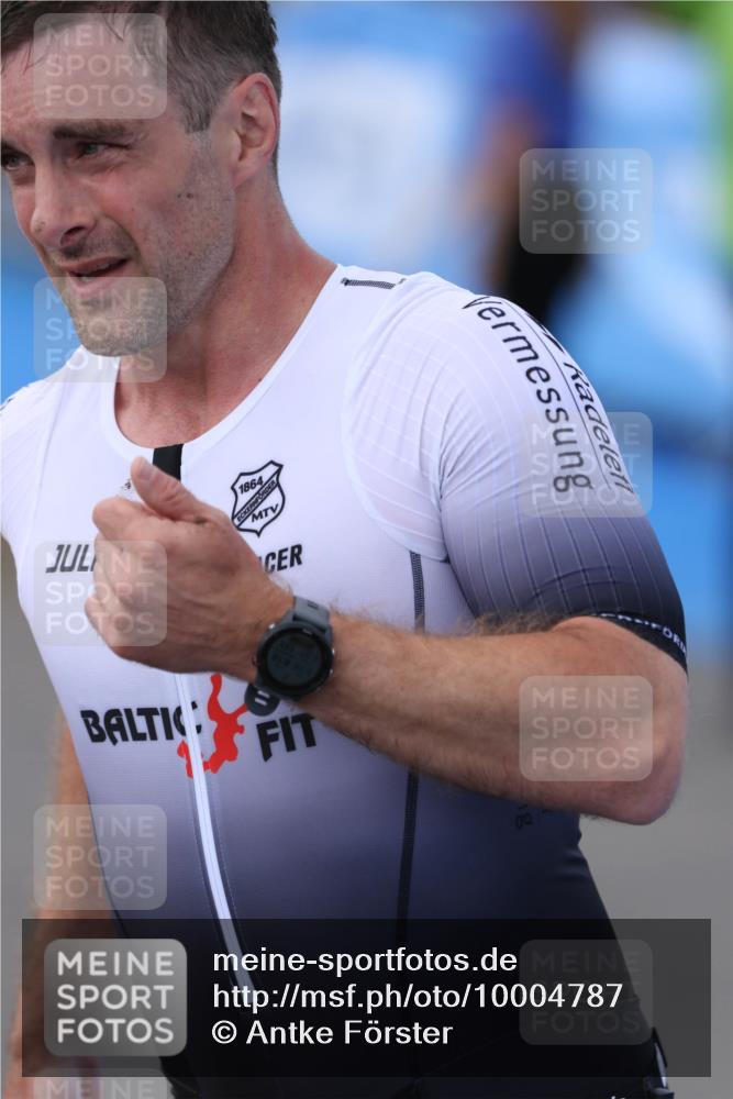 16.08.2026 - KN Förde Triathlon 2026 Antke Förster http://msf.ph/oto/10004787 16.08.2026 15:36:01 Laufen 1864 meine-sportfotos.de