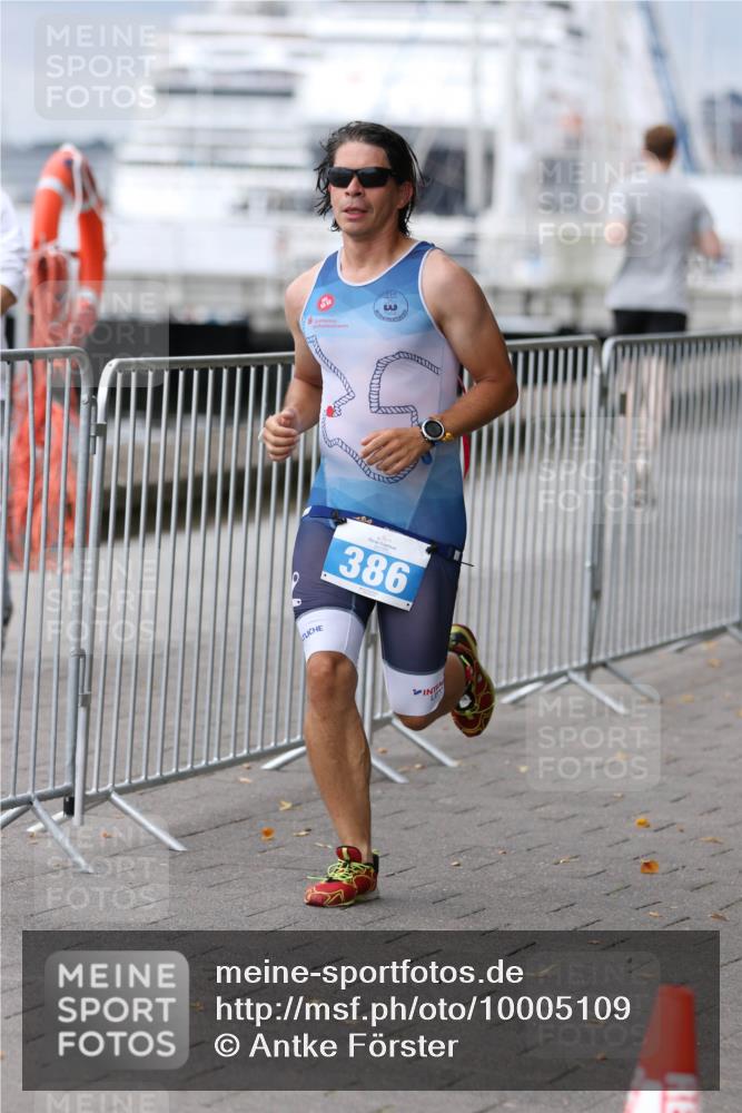 16.08.2026 - KN Förde Triathlon 2026 Antke Förster http://msf.ph/oto/10005109 16.08.2026 11:55:01 Laufen 17, 1, 3, 386 meine-sportfotos.de