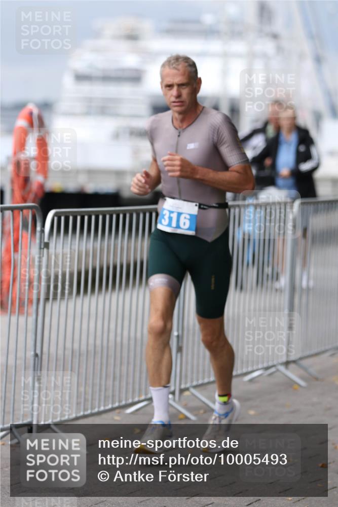 16.08.2026 - KN Förde Triathlon 2026 Antke Förster http://msf.ph/oto/10005493 16.08.2026 11:56:56 Laufen 316 meine-sportfotos.de
