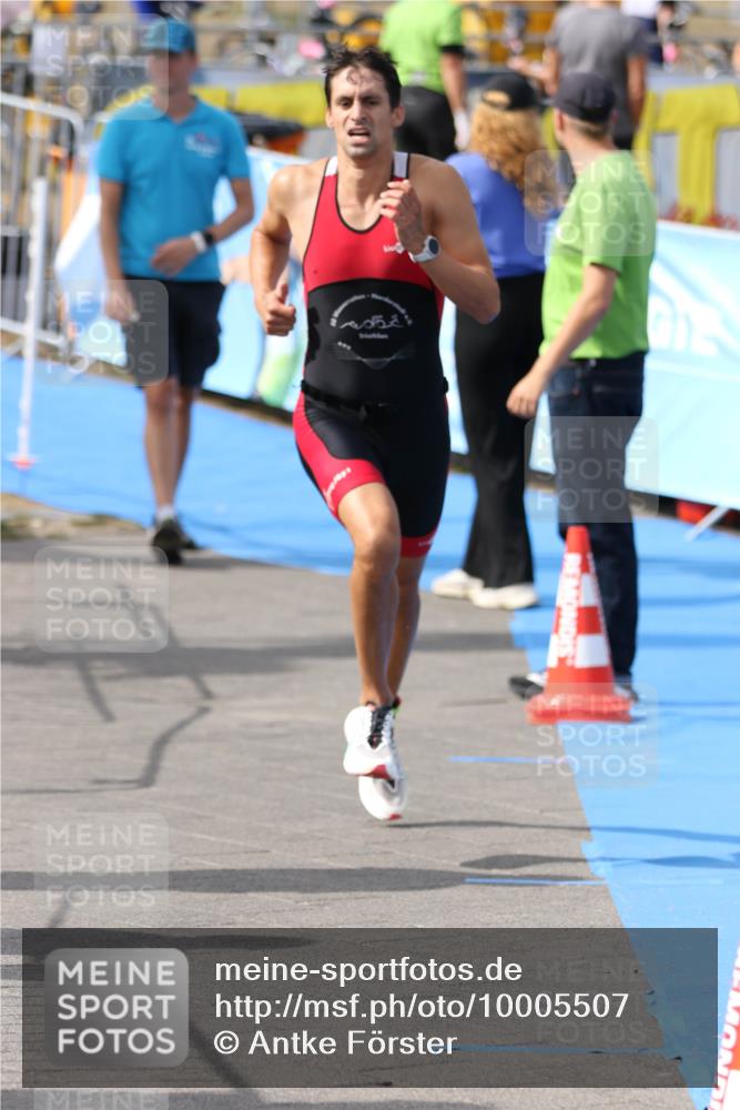 16.08.2026 - KN Förde Triathlon 2026 Antke Förster http://msf.ph/oto/10005507 16.08.2026 15:59:53 Laufen  meine-sportfotos.de