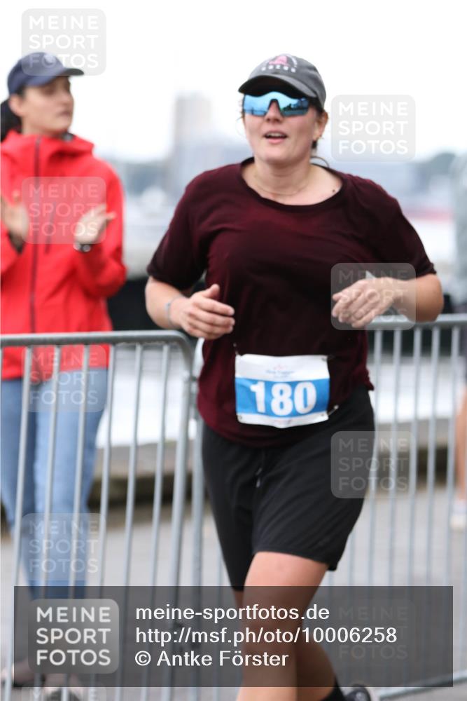 16.08.2026 - KN Förde Triathlon 2026 Antke Förster http://msf.ph/oto/10006258 16.08.2026 10:21:30 Laufen 180 meine-sportfotos.de