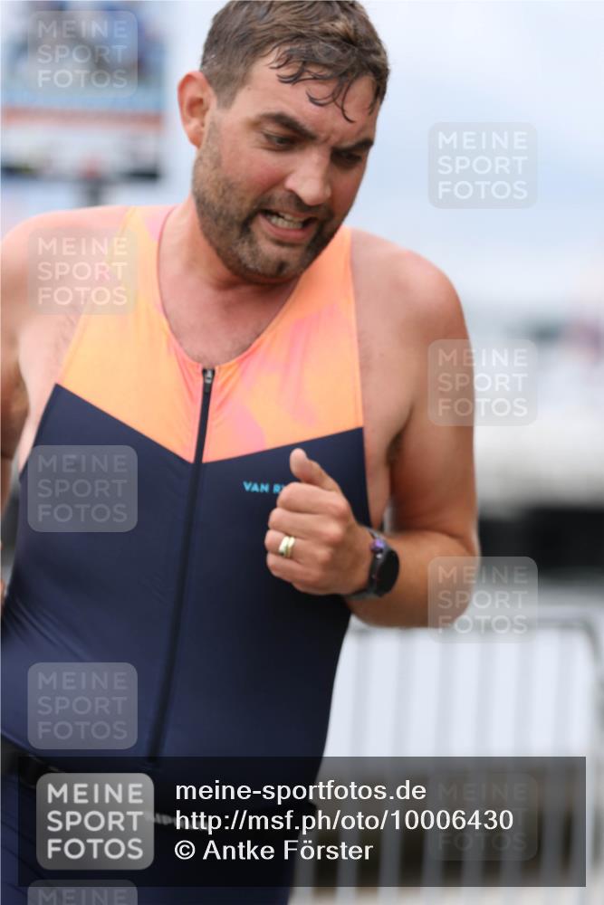 16.08.2026 - KN Förde Triathlon 2026 Antke Förster http://msf.ph/oto/10006430 16.08.2026 12:02:59 Laufen  meine-sportfotos.de