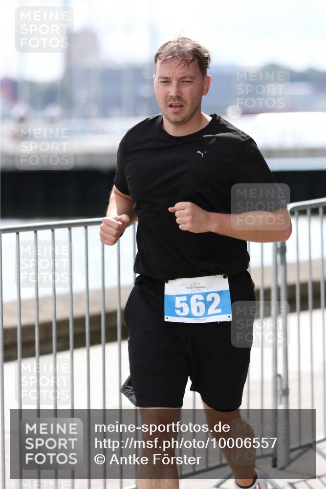 16.08.2026 - KN Förde Triathlon 2026 Antke Förster http://msf.ph/oto/10006557 16.08.2026 13:47:49 Laufen 562 meine-sportfotos.de