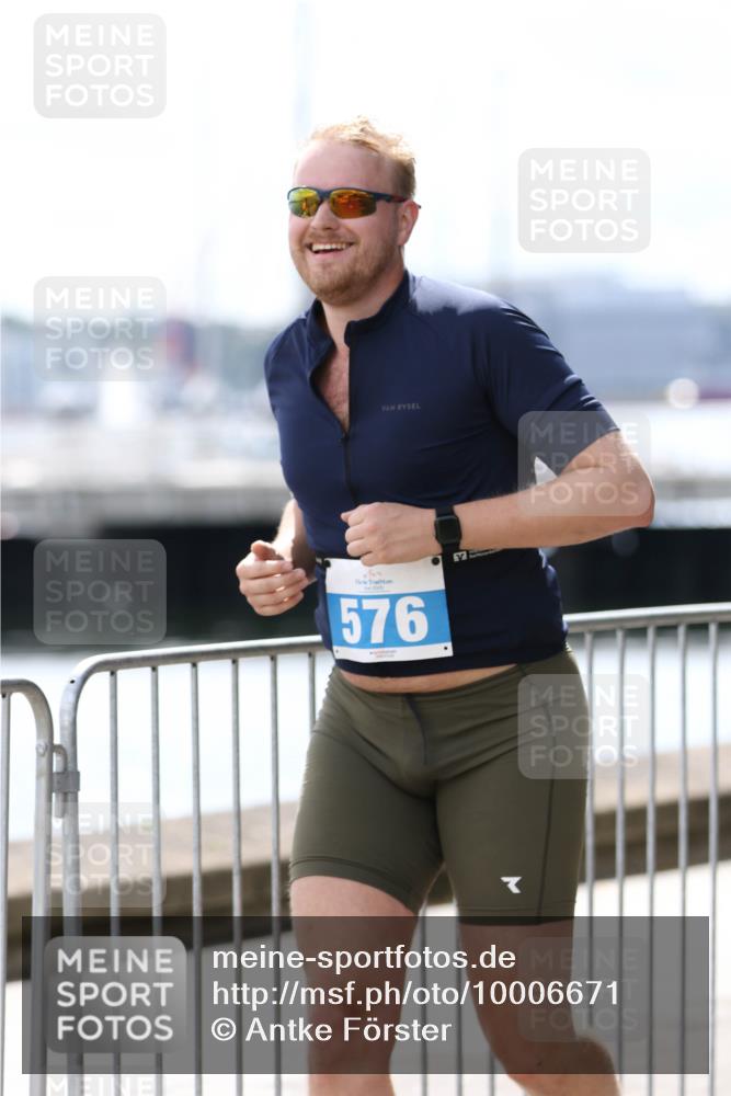 16.08.2026 - KN Förde Triathlon 2026 Antke Förster http://msf.ph/oto/10006671 16.08.2026 13:48:44 Laufen 576, 7 meine-sportfotos.de