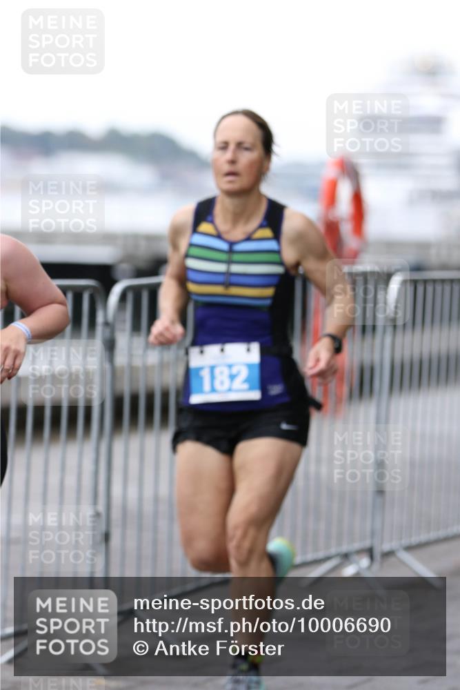16.08.2026 - KN Förde Triathlon 2026 Antke Förster http://msf.ph/oto/10006690 16.08.2026 10:24:21 Laufen 182 meine-sportfotos.de