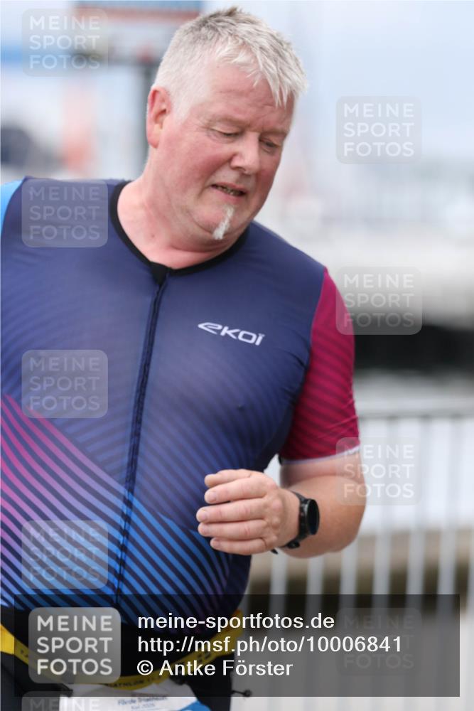 16.08.2026 - KN Förde Triathlon 2026 Antke Förster http://msf.ph/oto/10006841 16.08.2026 12:06:10 Laufen 2006 meine-sportfotos.de