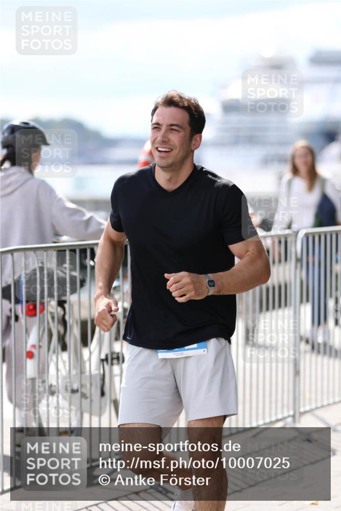 16.08.2026 - KN Förde Triathlon 2026 Antke Förster http://msf.ph/oto/10007025 16.08.2026 13:51:20 Laufen  meine-sportfotos.de