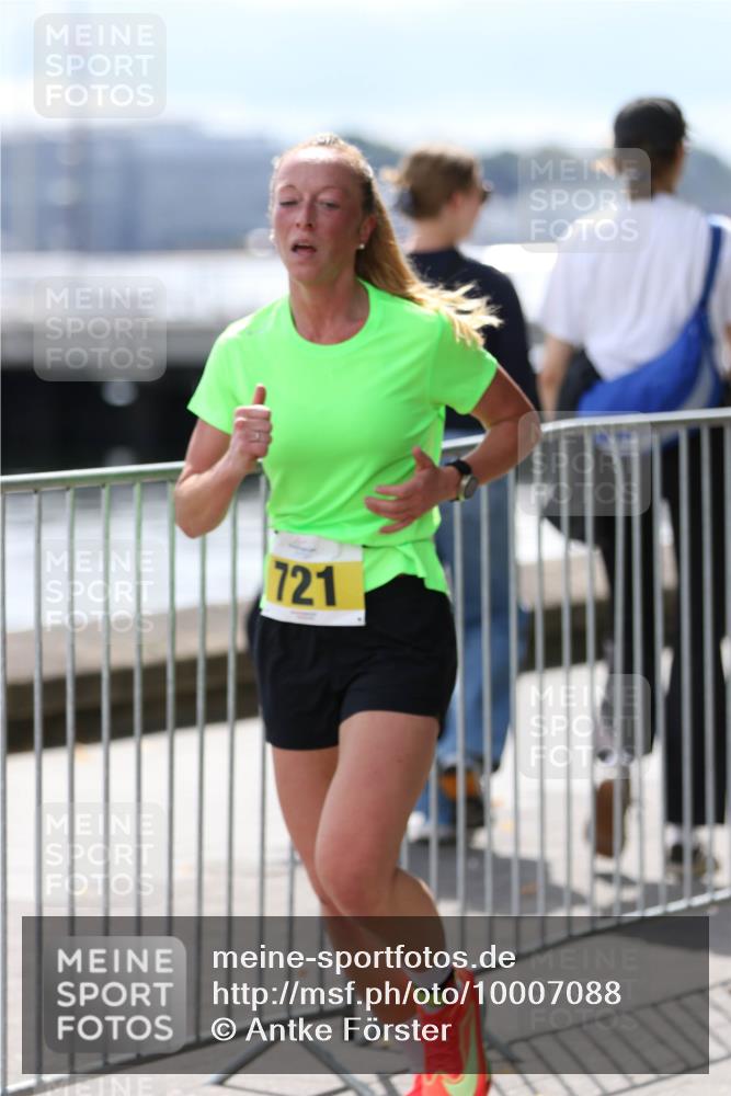 16.08.2026 - KN Förde Triathlon 2026 Antke Förster http://msf.ph/oto/10007088 16.08.2026 13:52:08 Laufen 721 meine-sportfotos.de