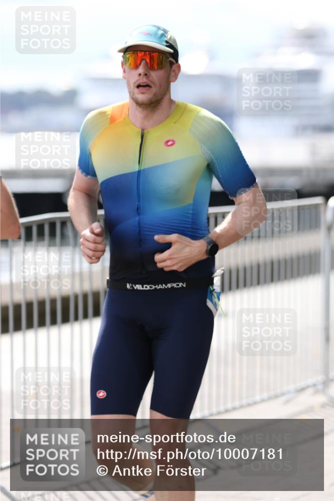 16.08.2026 - KN Förde Triathlon 2026 Antke Förster http://msf.ph/oto/10007181 16.08.2026 13:52:51 Laufen  meine-sportfotos.de