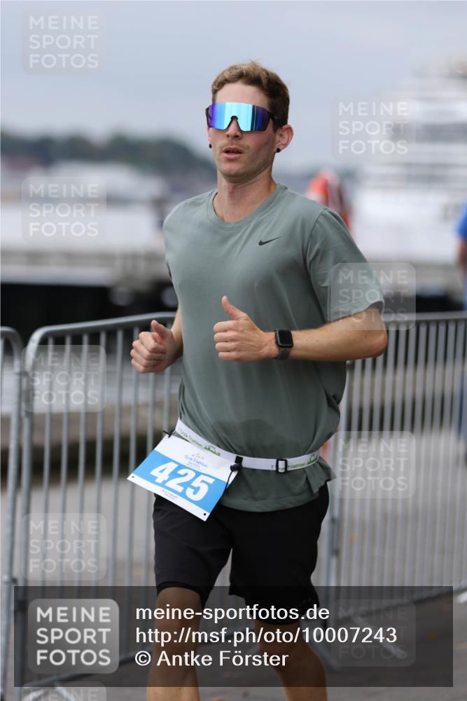16.08.2026 - KN Förde Triathlon 2026 Antke Förster http://msf.ph/oto/10007243 16.08.2026 12:08:38 Laufen 425, 4303 meine-sportfotos.de