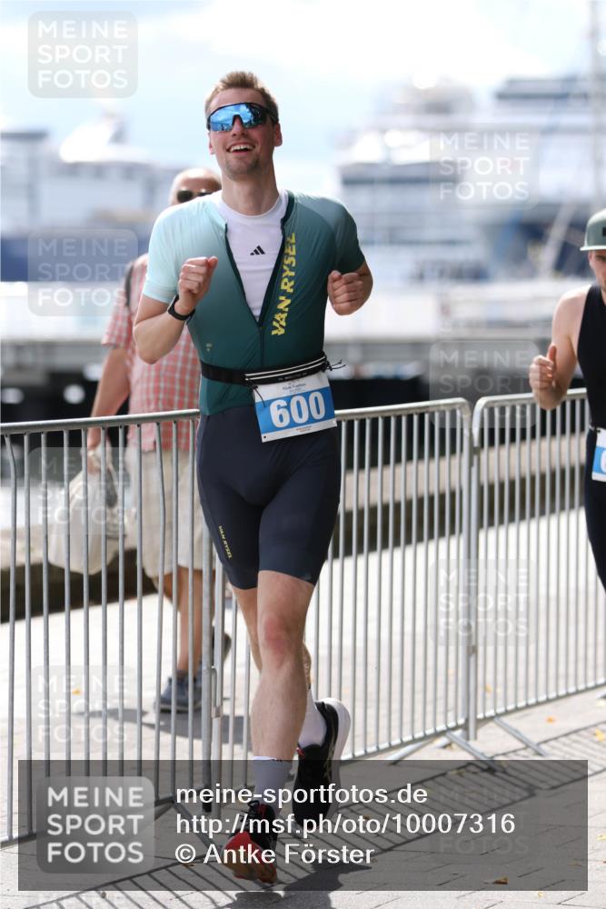 16.08.2026 - KN Förde Triathlon 2026 Antke Förster http://msf.ph/oto/10007316 16.08.2026 13:53:37 Laufen 009 meine-sportfotos.de