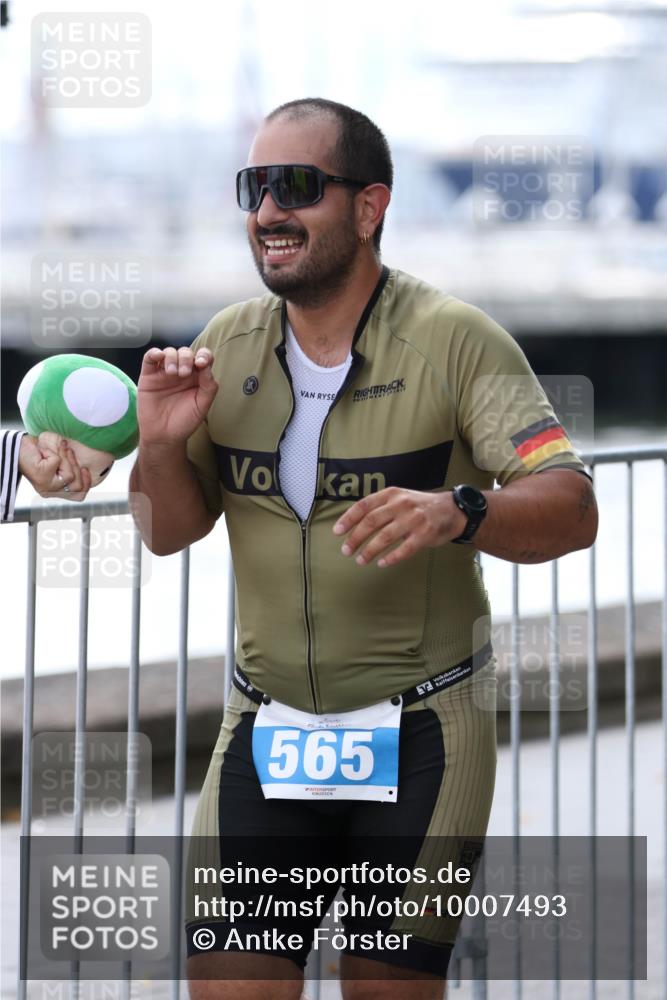 16.08.2026 - KN Förde Triathlon 2026 Antke Förster http://msf.ph/oto/10007493 16.08.2026 13:55:41 Laufen 565, 24 meine-sportfotos.de