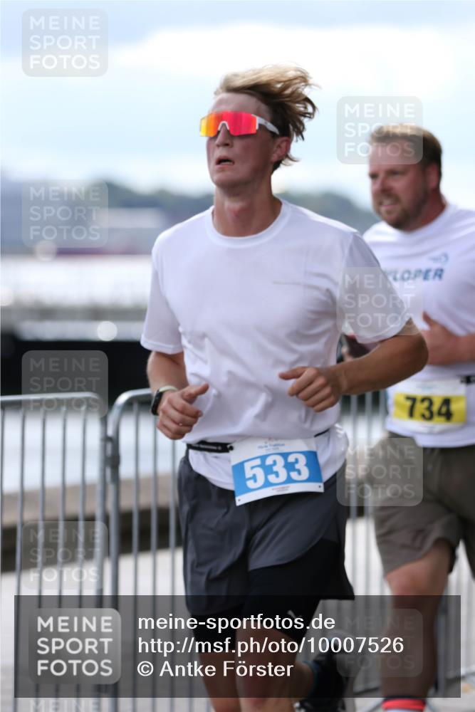 16.08.2026 - KN Förde Triathlon 2026 Antke Förster http://msf.ph/oto/10007526 16.08.2026 13:55:55 Laufen 533, 734 meine-sportfotos.de