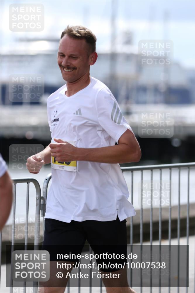 16.08.2026 - KN Förde Triathlon 2026 Antke Förster http://msf.ph/oto/10007538 16.08.2026 13:55:57 Laufen  meine-sportfotos.de