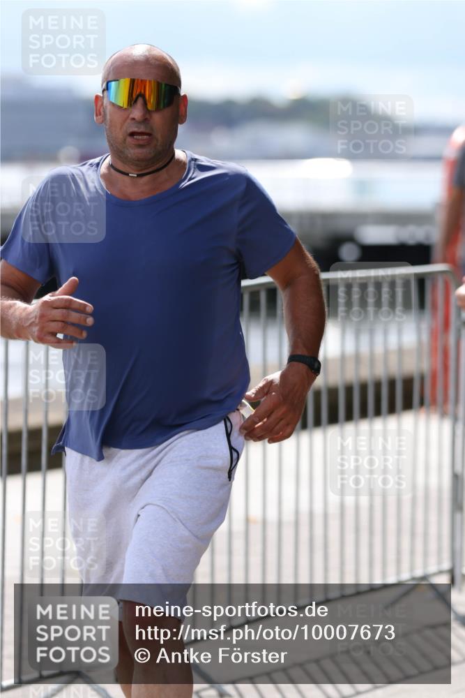 16.08.2026 - KN Förde Triathlon 2026 Antke Förster http://msf.ph/oto/10007673 16.08.2026 13:57:29 Laufen  meine-sportfotos.de