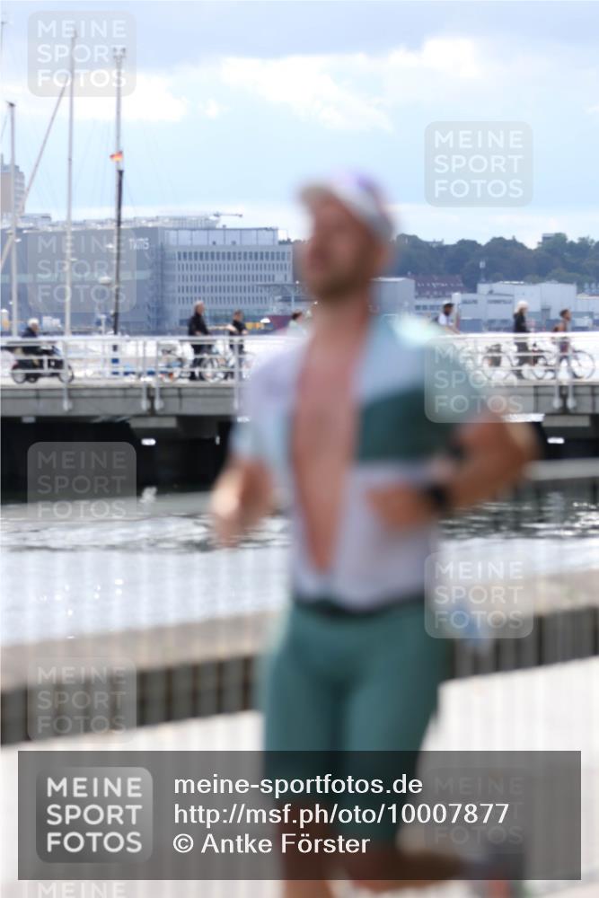 16.08.2026 - KN Förde Triathlon 2026 Antke Förster http://msf.ph/oto/10007877 16.08.2026 13:59:50 Laufen  meine-sportfotos.de