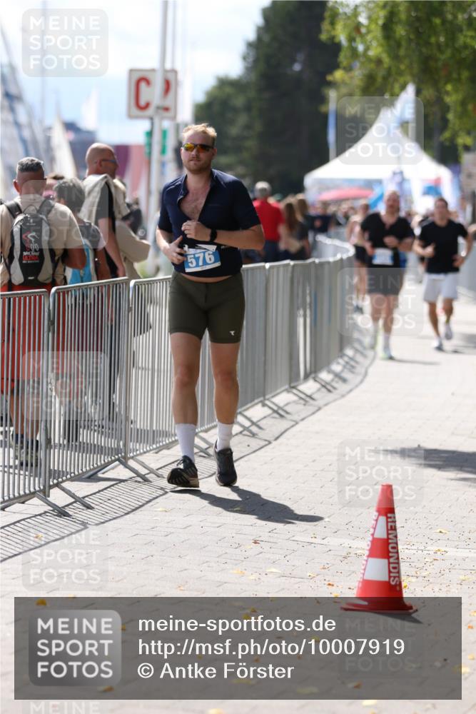 16.08.2026 - KN Förde Triathlon 2026 Antke Förster http://msf.ph/oto/10007919 16.08.2026 14:00:16 Laufen  meine-sportfotos.de