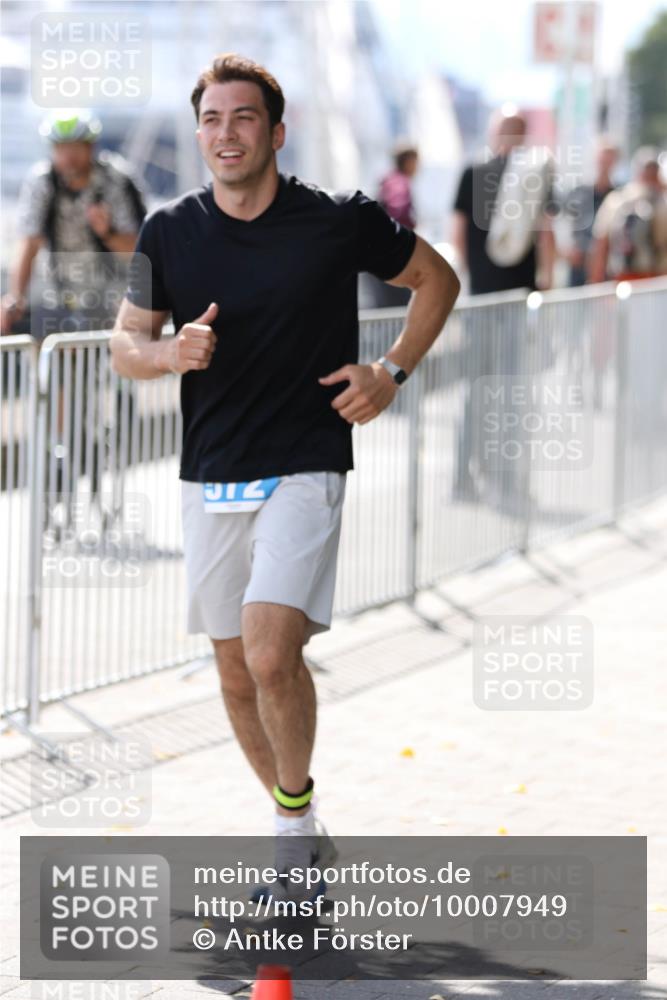 16.08.2026 - KN Förde Triathlon 2026 Antke Förster http://msf.ph/oto/10007949 16.08.2026 14:00:27 Laufen  meine-sportfotos.de