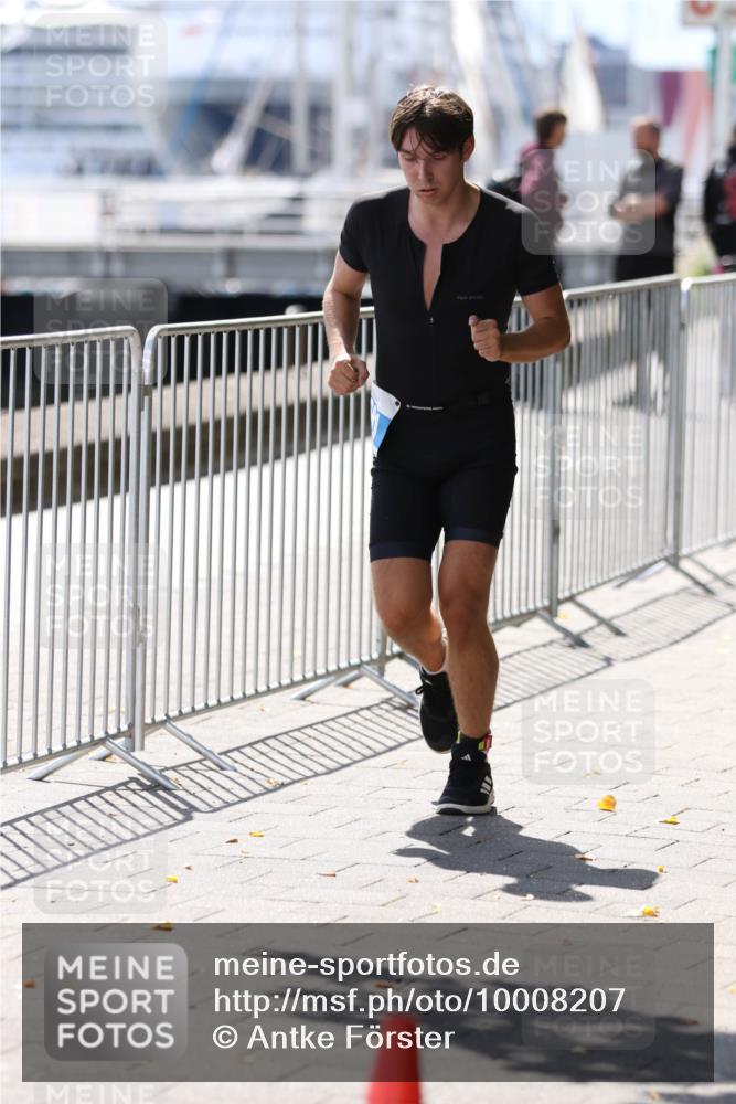 16.08.2026 - KN Förde Triathlon 2026 Antke Förster http://msf.ph/oto/10008207 16.08.2026 14:03:10 Laufen  meine-sportfotos.de