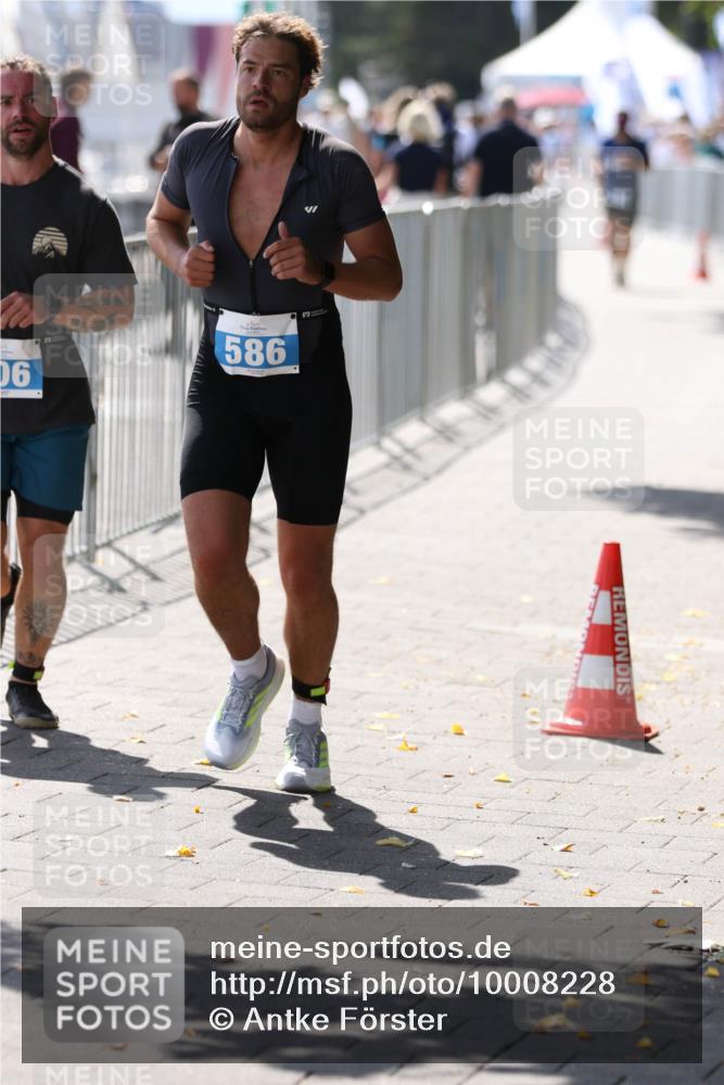 16.08.2026 - KN Förde Triathlon 2026 Antke Förster http://msf.ph/oto/10008228 16.08.2026 14:03:16 Laufen 586, 90 meine-sportfotos.de