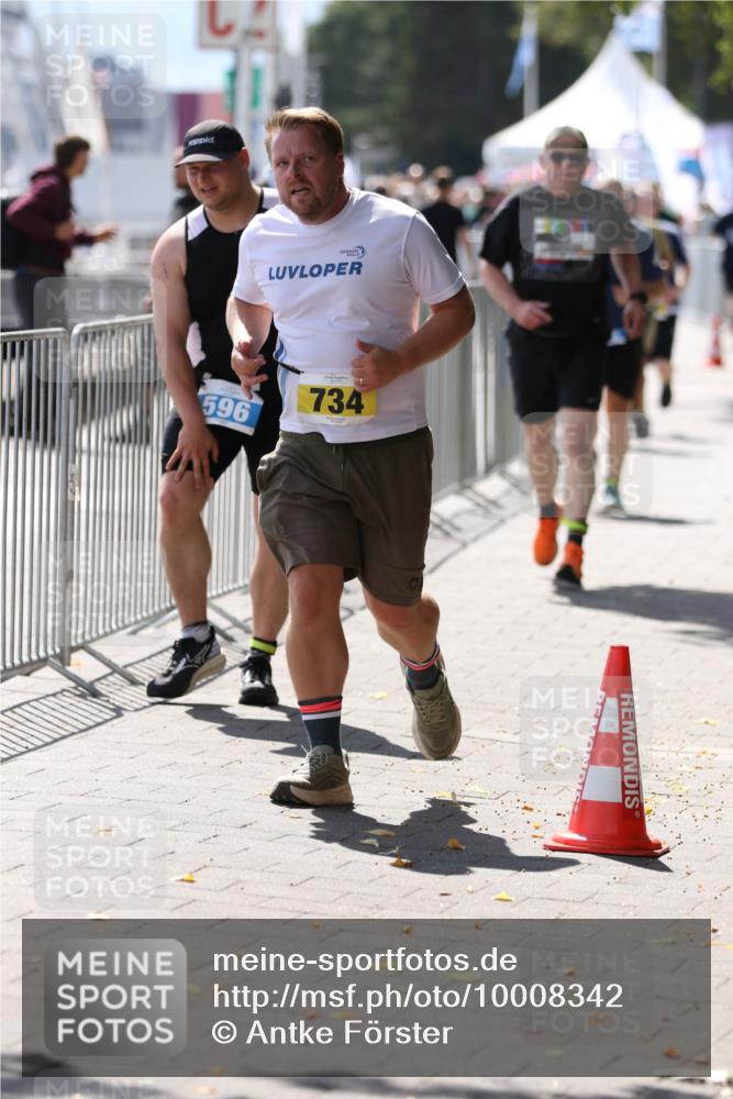 16.08.2026 - KN Förde Triathlon 2026 Antke Förster http://msf.ph/oto/10008342 16.08.2026 14:05:34 Laufen 596, 734 meine-sportfotos.de