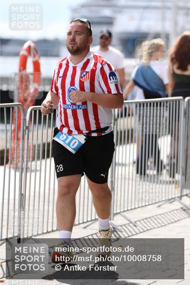 16.08.2026 - KN Förde Triathlon 2026 Antke Förster http://msf.ph/oto/10008758 16.08.2026 14:14:29 Laufen 610, 28 meine-sportfotos.de