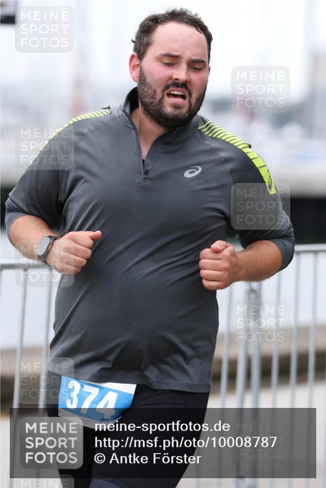 16.08.2026 - KN Förde Triathlon 2026 Antke Förster http://msf.ph/oto/10008787 16.08.2026 12:23:21 Laufen 350, 374 meine-sportfotos.de