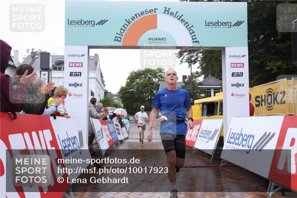 30.08.2026 - Blankeneser Heldenlauf Lena Gebhardt http://msf.ph/oto/10017923 30.08.2026 09:23:39 Ziel 3582, 3596, 3685 meine-sportfotos.de